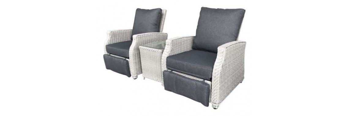 Ava outdoor setting